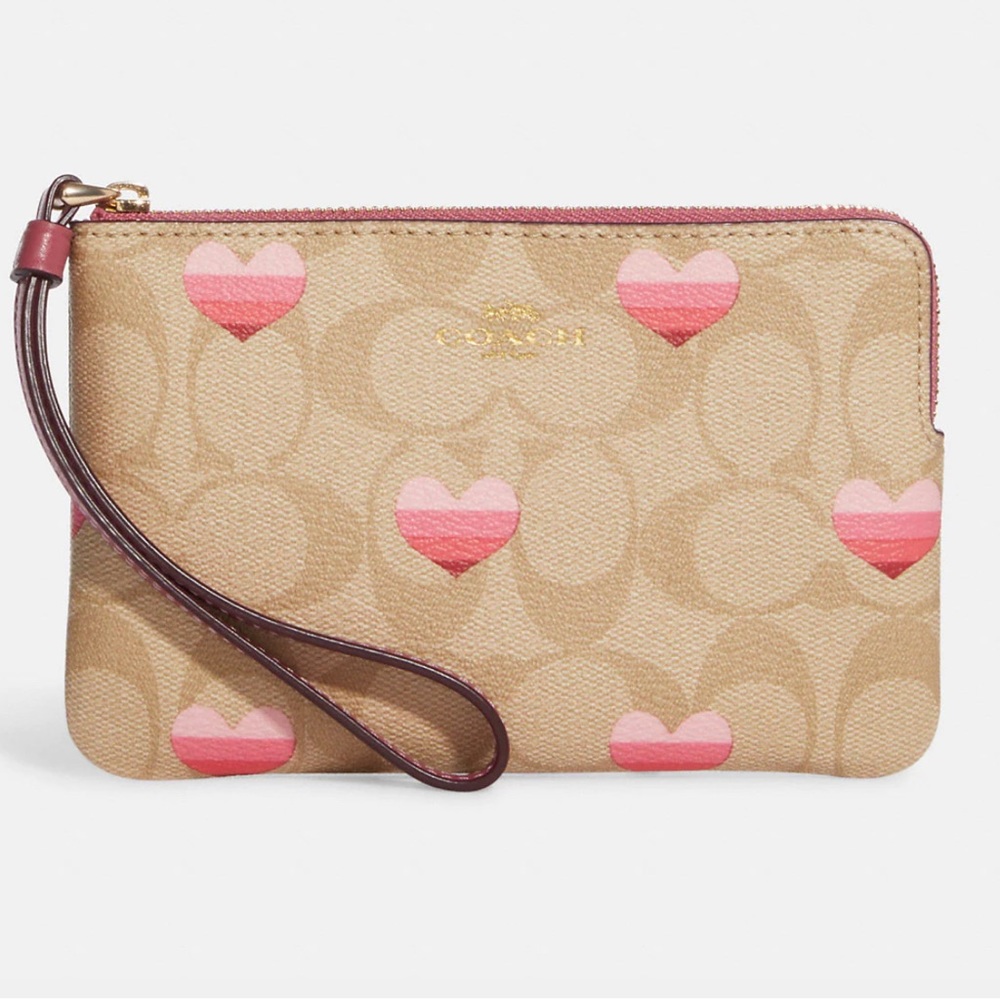 Corner Zip Wristlet In Signature Canvas! Great gift !😄